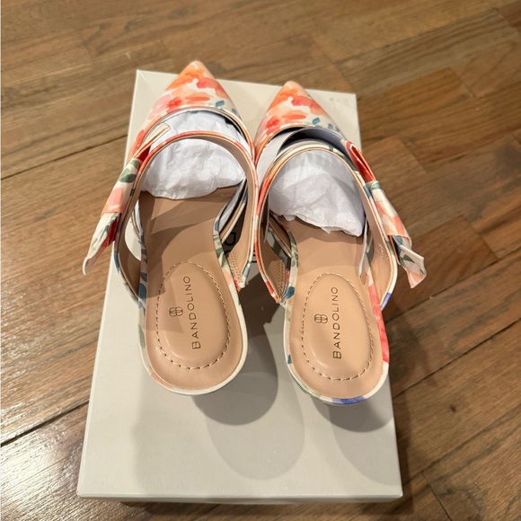 Brand new in box*Bandolino Women’s Millie Floral Pump - Picture 4 of 8